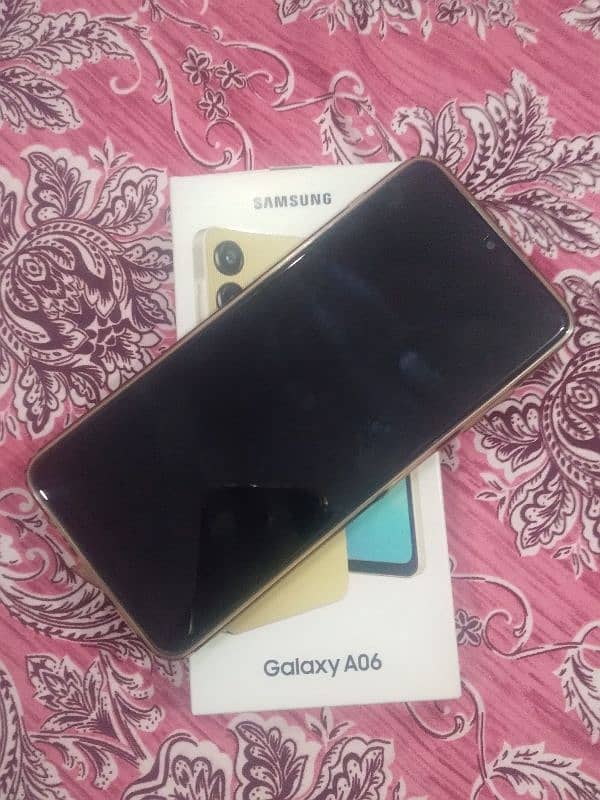 SAMSUNG A06 Mobile new Mobile 4/64 Gb just Box open one year warranty. 5