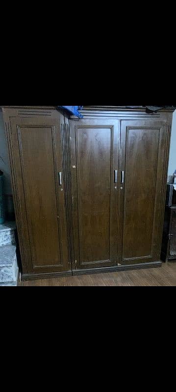 wooden wardrobe Almari 3 Door In Good Condition, 0