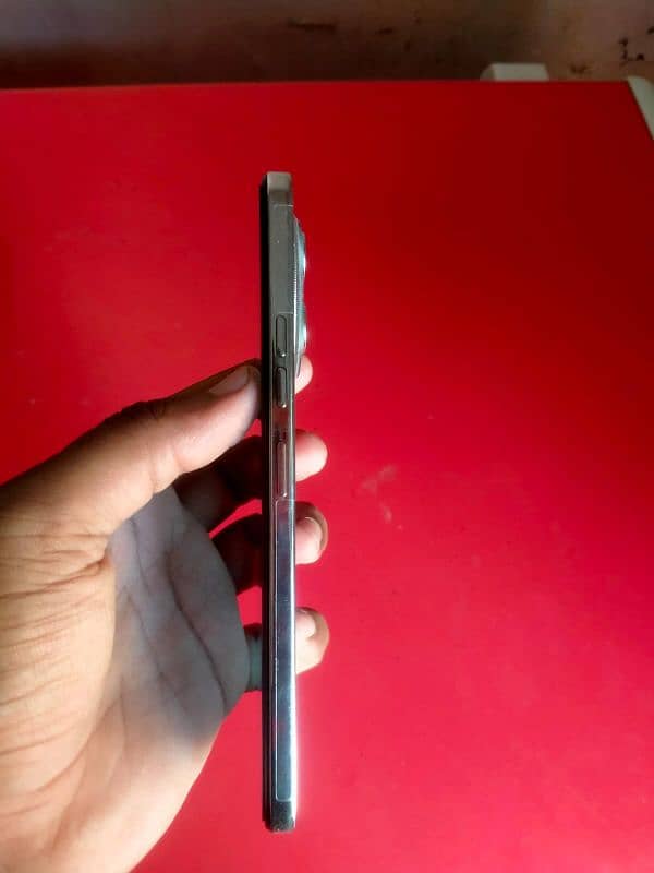1 am selling Tecno spark 30 pro transformer edition 3