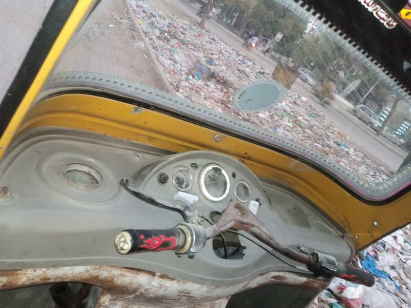 SazGar-2009,LPG-Gas-PetRoL Rickshaw, lWhite Engine, 2 Tyar OK, 3