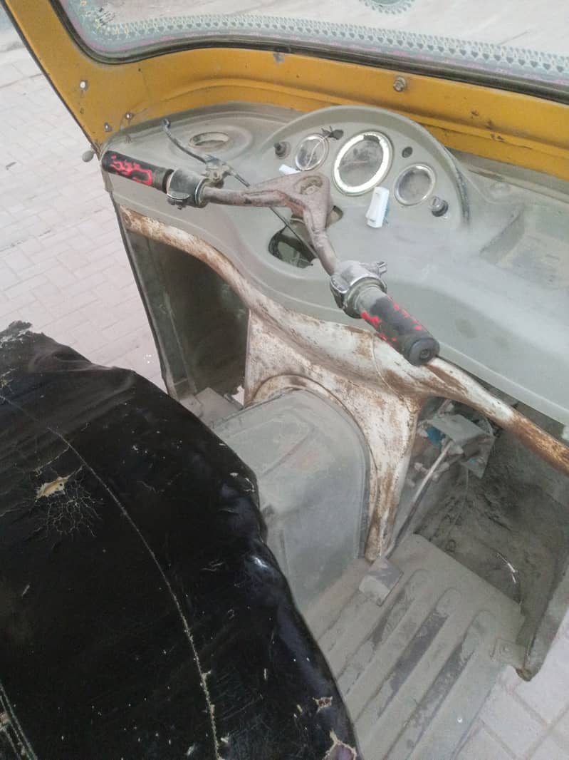 SazGar-2009,LPG-Gas-PetRoL Rickshaw, lWhite Engine, 2 Tyar OK, 6