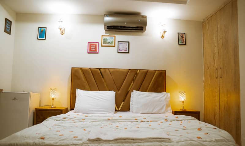 STUDIO 1 BED LUXURY FURNISHED FOR RANT IN GULBERG GREEN 4