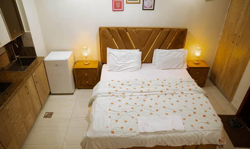 STUDIO 1 BED LUXURY FURNISHED FOR RANT IN GULBERG GREEN 10