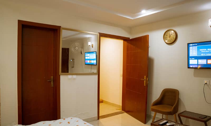 STUDIO 1 BED LUXURY FURNISHED FOR RANT IN GULBERG GREEN 12