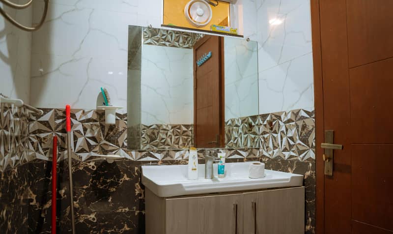STUDIO 1 BED LUXURY FURNISHED FOR RANT IN GULBERG GREEN 17