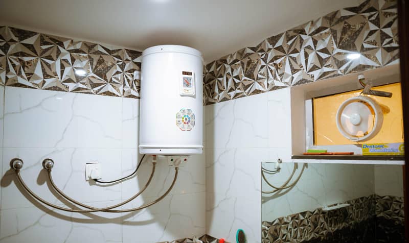 STUDIO 1 BED LUXURY FURNISHED FOR RANT IN GULBERG GREEN 23