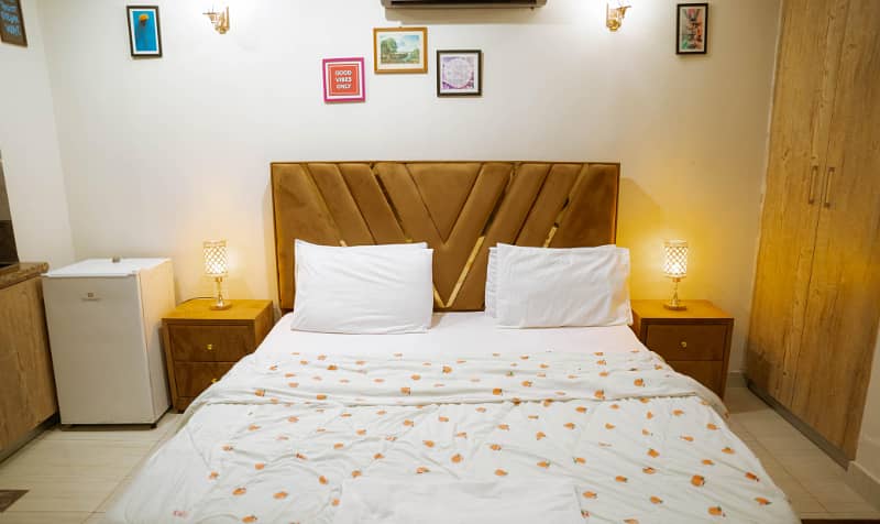 STUDIO 1 BED LUXURY FURNISHED FOR RANT IN GULBERG GREEN 25
