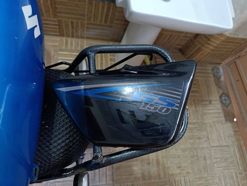 Suzuki GS 150 original side covers pair in 3000 only 0