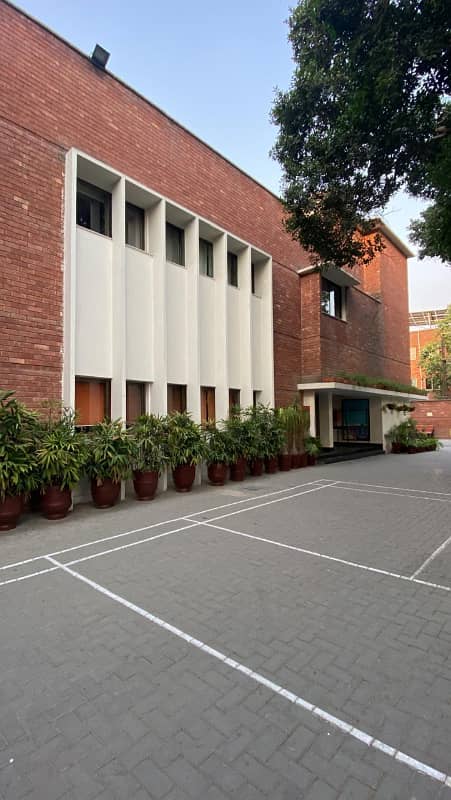 4 Kanal Lafite Commercial Building available for Rent in Gulberg Lahore 1