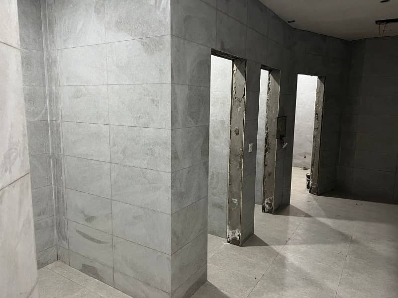18000 Sq Ft Floor Available For Rent In Gulberg 1