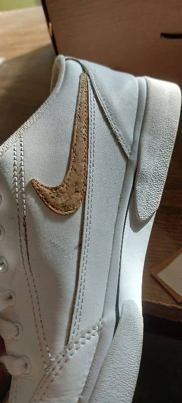 Nike sneakers, white leather and good quality, new condition size 42 2