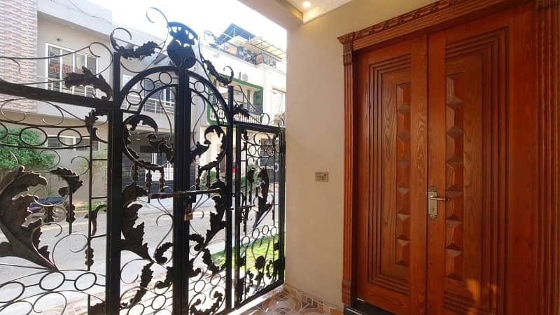 Book Prime Location House Today In Formanites Housing Scheme - Block M 20