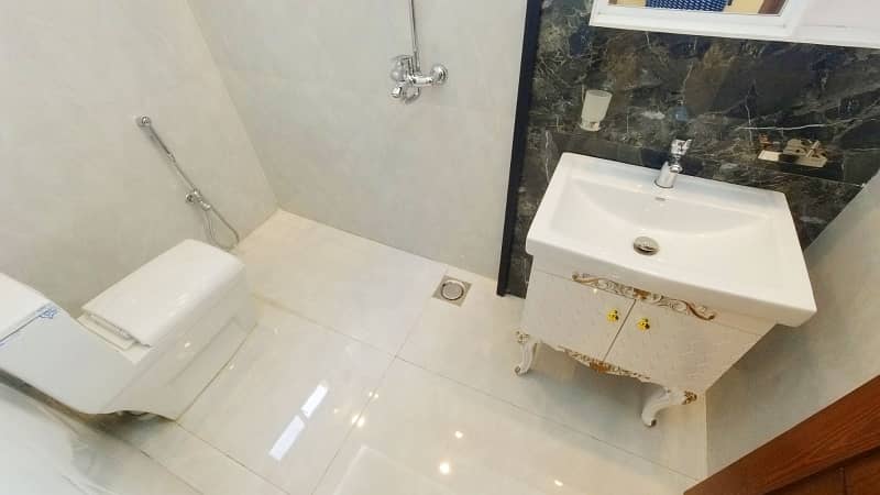 Book Prime Location House Today In Formanites Housing Scheme - Block M 32