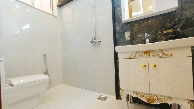Book Prime Location House Today In Formanites Housing Scheme - Block M 33