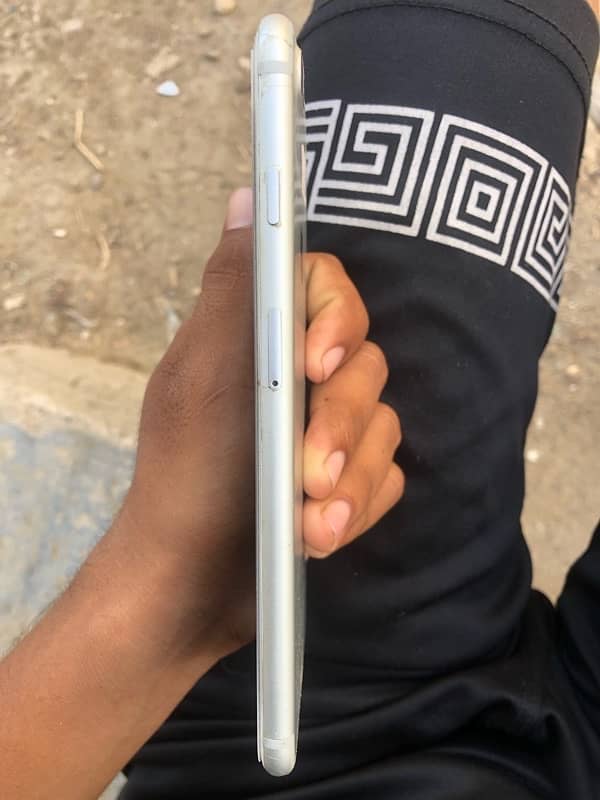 iPhone X or iPhone 7 Plus 6