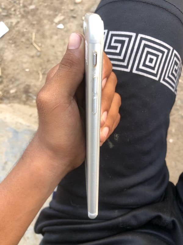 iPhone X or iPhone 7 Plus 7