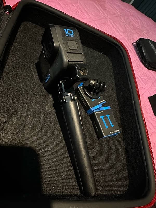 Go Pro 10 for sale in mint condition 2
