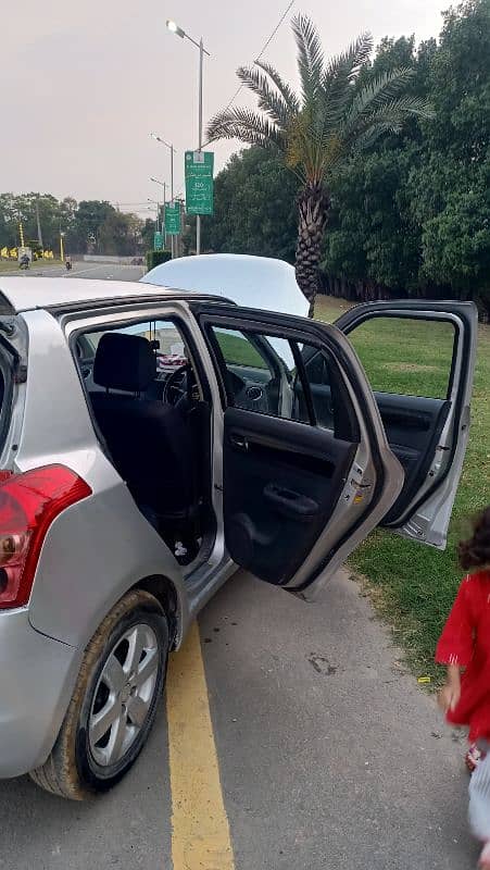 Suzuki Swift 2012 DLX 9