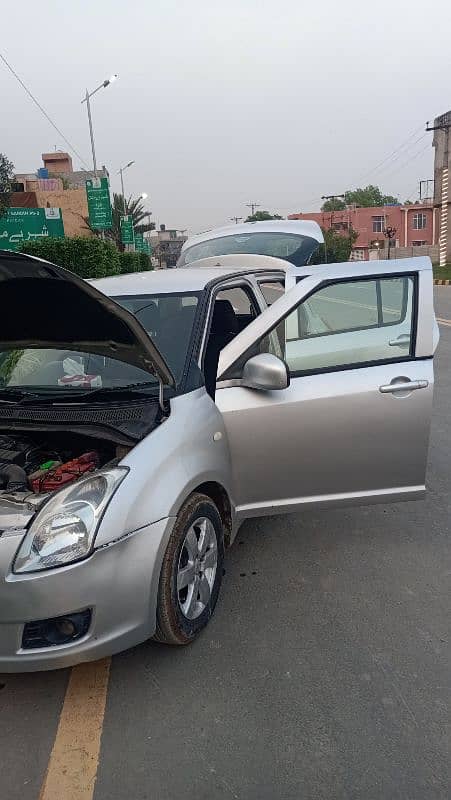 Suzuki Swift 2012 DLX 12