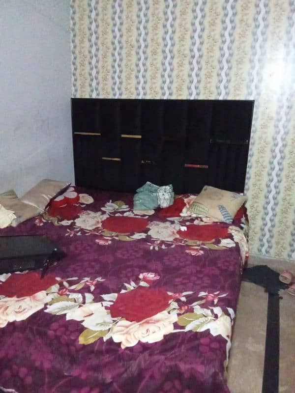 used bed uesd dressing 0