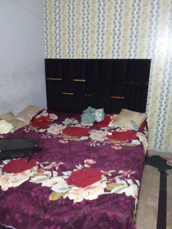 used bed uesd dressing 1
