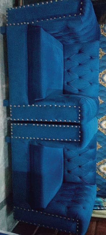 bed,side table,shocase,3 sofa set,dressing table,dressing chair. closet 5