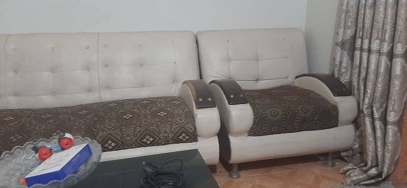 7 seater sofa with table for sell 4