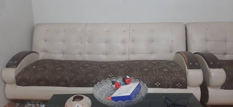 7 seater sofa with table for sell 5
