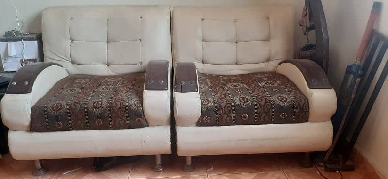 7 seater sofa with table for sell 9