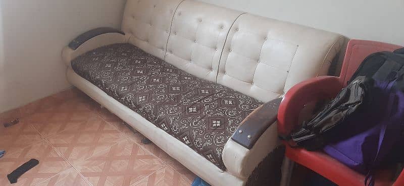 7 seater sofa with table for sell 10