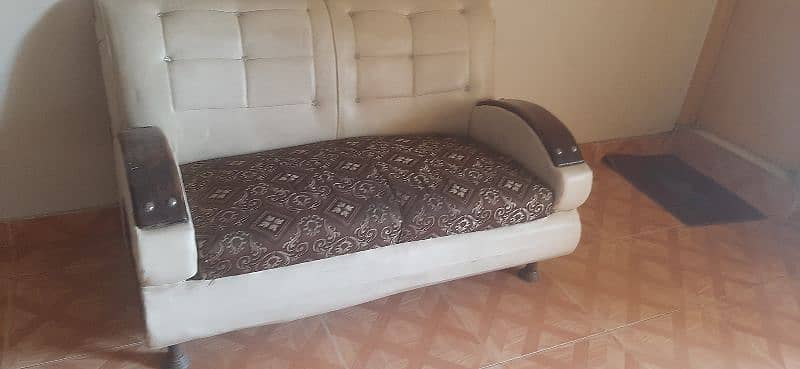 7 seater sofa with table for sell 11