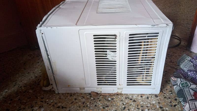 window AC 2