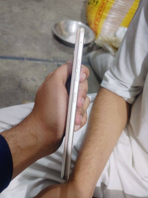 Lgv60 10 by 10 all ok dual sim pta 4