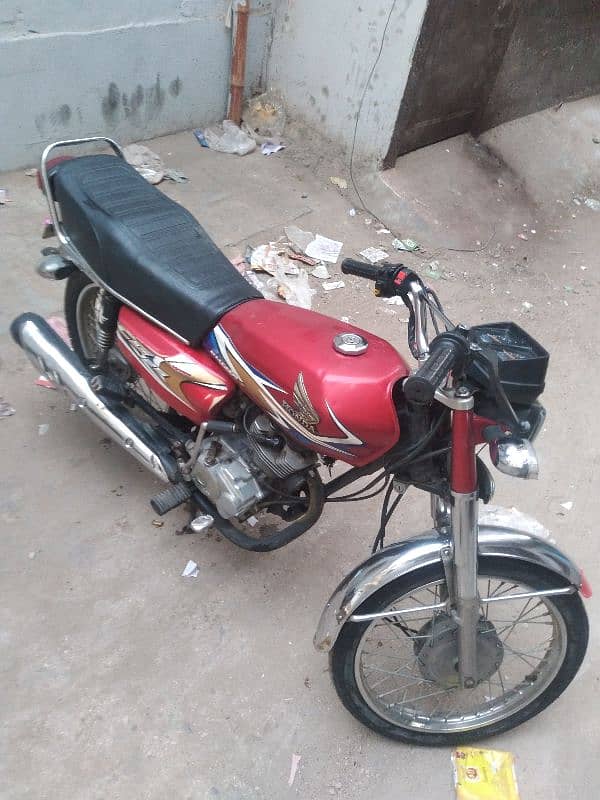 Honda 125cc Red color Karachi number model 2020 9