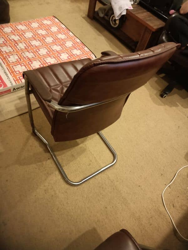 4 chair only 5