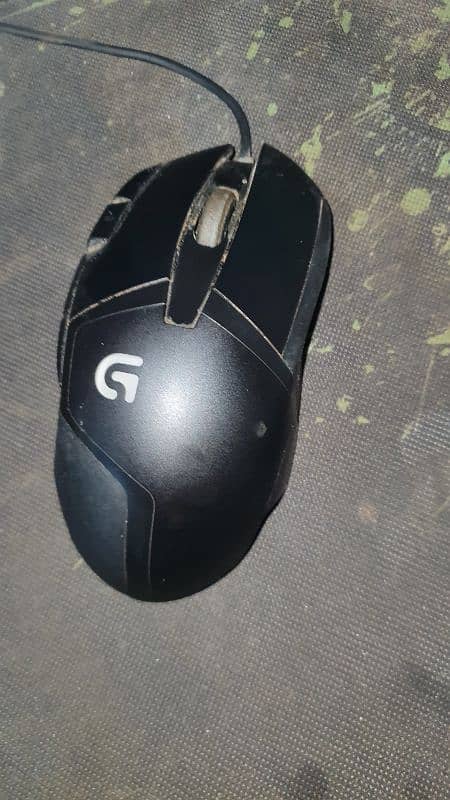 Logitech G402 1