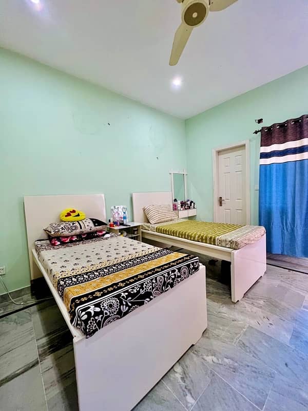 roommate girls hostel 9