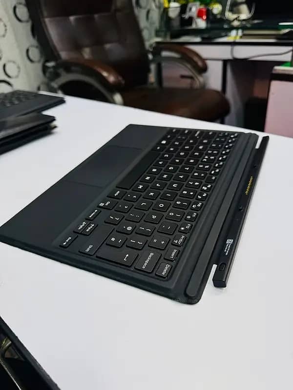 Sell latitude 5285 i5 7th generation touch &type 1