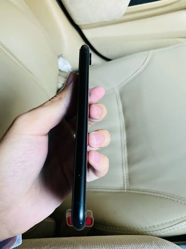 iPhone XR 64GB Black – 10/10 Condition For Sale 1