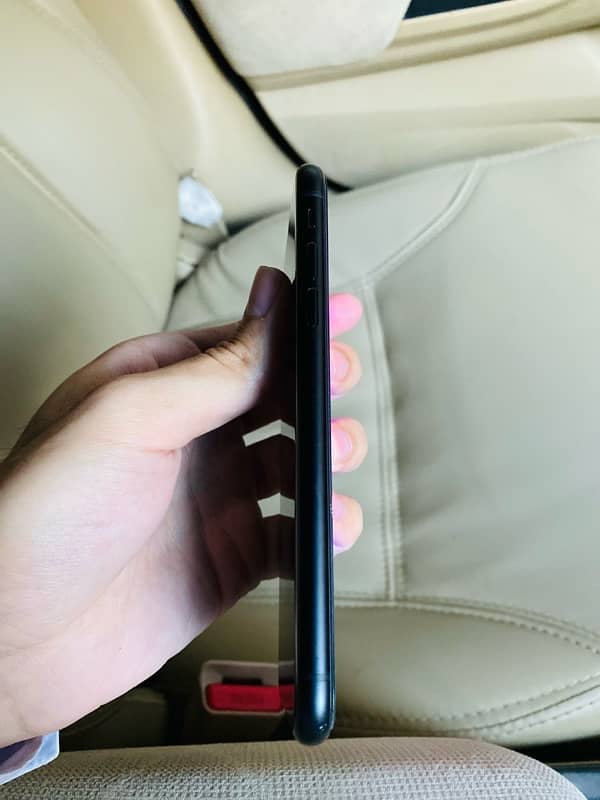 iPhone XR 64GB Black – 10/10 Condition For Sale 2