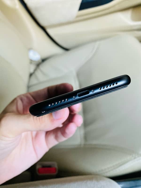 iPhone XR 64GB Black – 10/10 Condition For Sale 3
