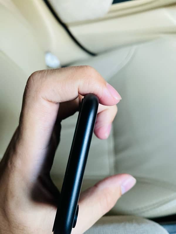 iPhone XR 64GB Black – 10/10 Condition For Sale 4
