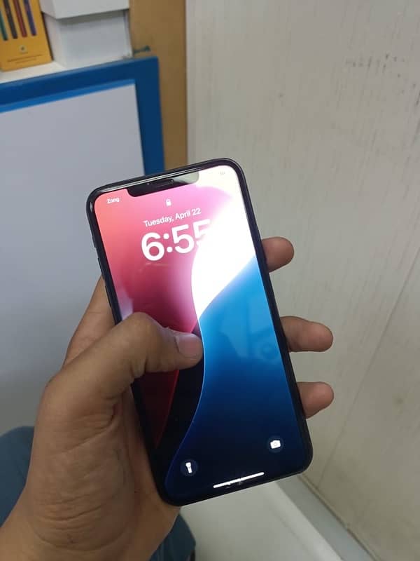 11 pro max dual sim pta approved 256gb 89% BH water pack 3