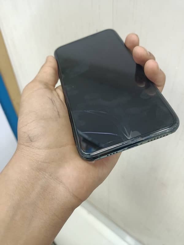 11 pro max dual sim pta approved 256gb 89% BH water pack 7
