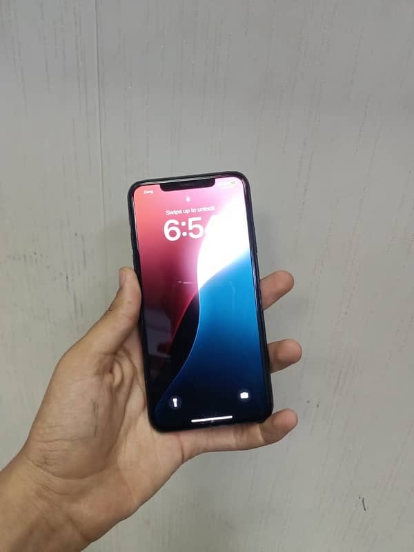 11 pro max dual sim pta approved 256gb 89% BH water pack 13