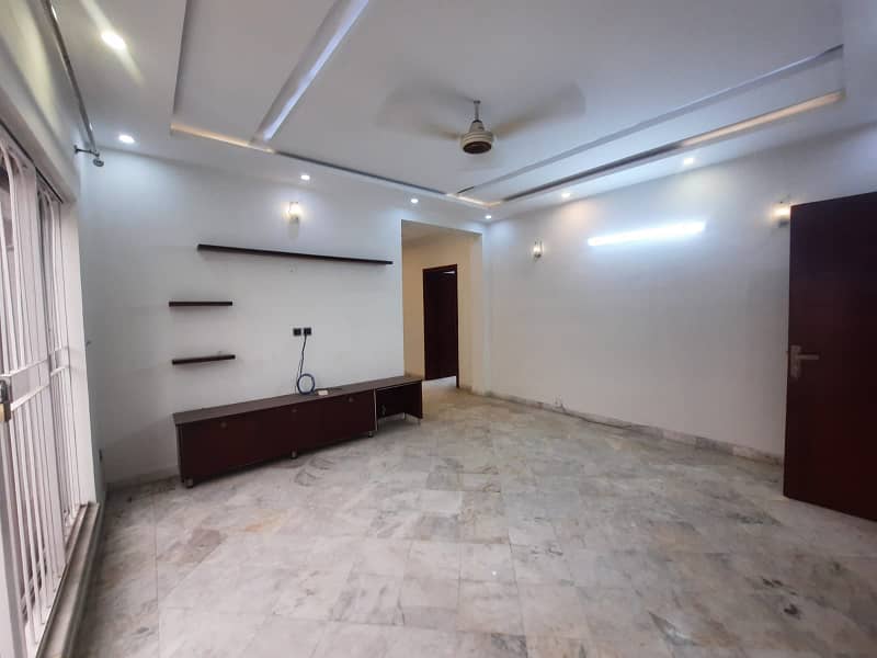 1 Kanal Upper Portion for Rent in DHA Phase 3 3 Beds with Separate Entrance! 4