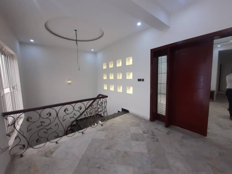 1 Kanal Upper Portion for Rent in DHA Phase 3 3 Beds with Separate Entrance! 6