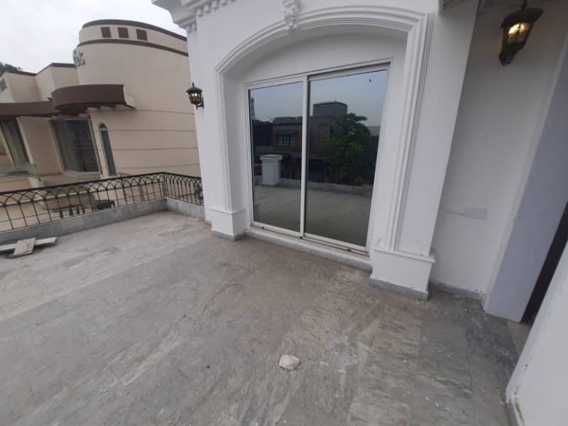 1 Kanal Upper Portion for Rent in DHA Phase 3 3 Beds with Separate Entrance! 7