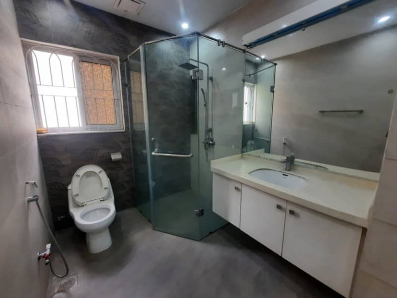1 Kanal Upper Portion for Rent in DHA Phase 3 3 Beds with Separate Entrance! 8