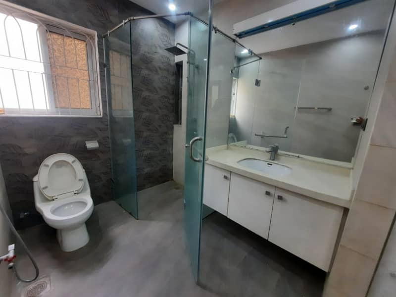 1 Kanal Upper Portion for Rent in DHA Phase 3 3 Beds with Separate Entrance! 10